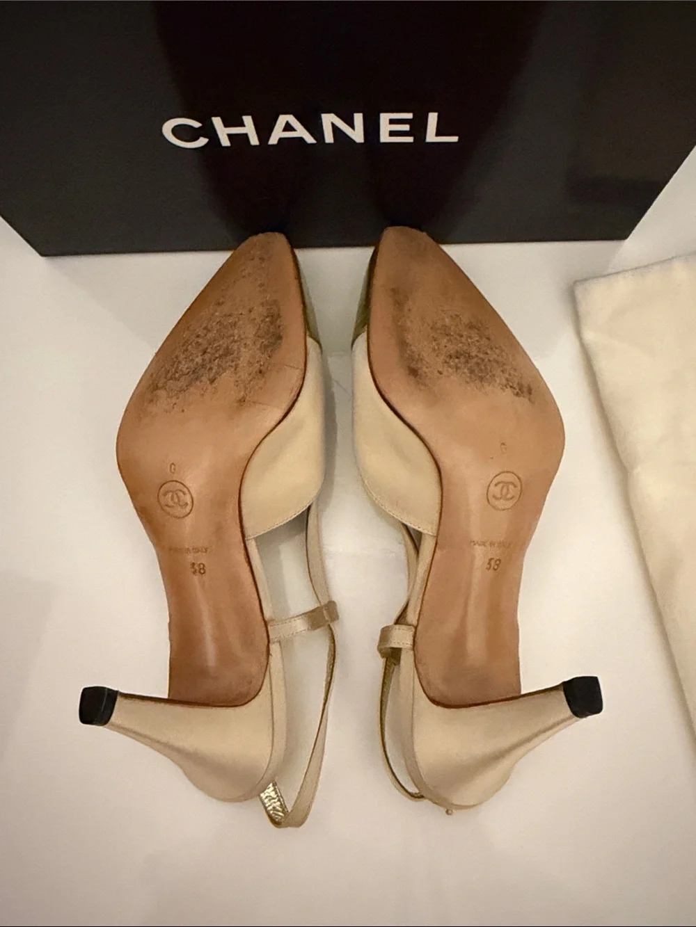 CHANEL satin Beige and Gold Pointed Slingback Heels size 38 Vintage excellent